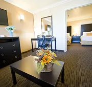 Hotel d’Lins Ontario Airport hotel detail image 4