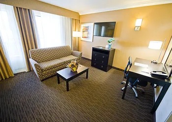 Hotel d’Lins Ontario Airport hotel thumbnail 5