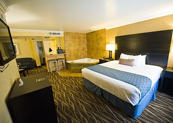 Hotel d’Lins Ontario Airport hotel thumbnail 6