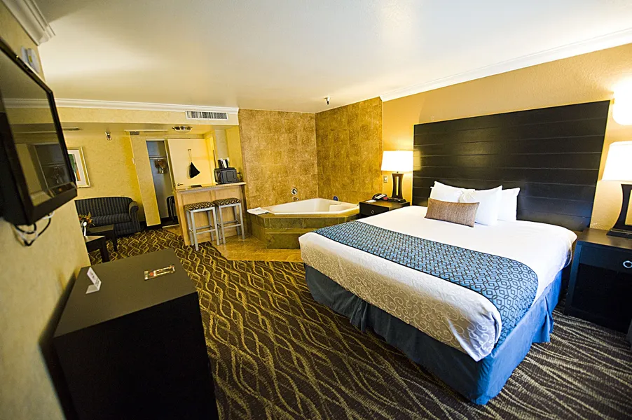 Hotel d’Lins Ontario Airport hotel detail image 6