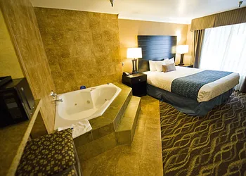 Hotel d’Lins Ontario Airport hotel thumbnail 7