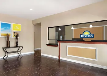 Days Inn by Wyndham San Antonio Near Fiesta Park hotel thumbnail 3