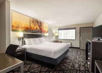 Days Inn by Wyndham San Antonio Near Fiesta Park hotel thumbnail 6