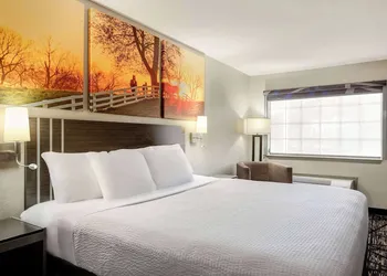 Days Inn by Wyndham San Antonio Near Fiesta Park hotel thumbnail 7