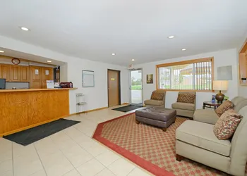 Americas Best Value Inn Charlotte, MI hotel thumbnail 2