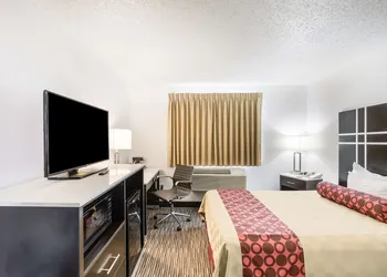 Americas Best Value Inn Charlotte, MI hotel thumbnail 8
