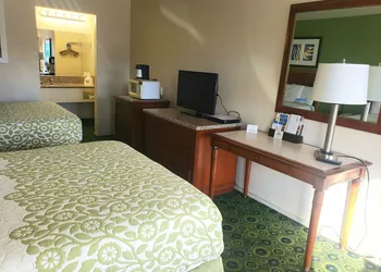 Days Inn by Wyndham Westley hotel thumbnail 5