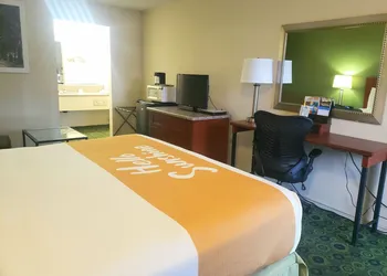Days Inn by Wyndham Westley hotel thumbnail 6