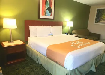 Days Inn by Wyndham Westley hotel thumbnail 7