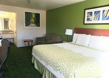 Days Inn by Wyndham Westley hotel thumbnail 8