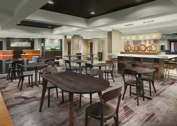 Courtyard by Marriott Chicago Bloomingdale hotel thumbnail 2