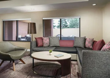 Courtyard by Marriott Chicago Bloomingdale hotel thumbnail 3