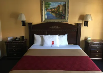 Econo Lodge Long Beach I-405 hotel thumbnail 5