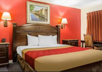 Econo Lodge Long Beach I-405 hotel thumbnail 7