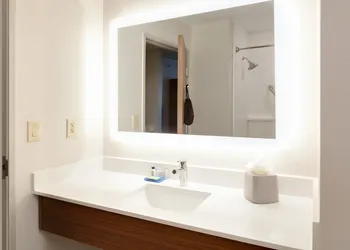 Holiday Inn Express & Suites San Antonio NW near SeaWorld by IHG hotel thumbnail 5
