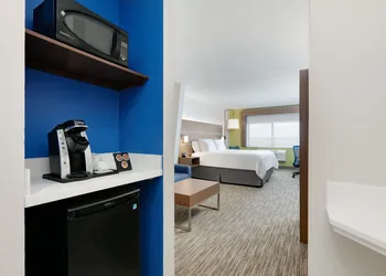 Holiday Inn Express & Suites San Antonio NW near SeaWorld by IHG hotel thumbnail 7