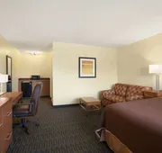 Howard Johnson by Wyndham San Diego Sea World hotel detail image 4