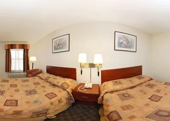 Motel 9 University-Downtown hotel thumbnail 3