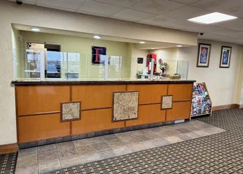 Executive Inn hotel thumbnail 2