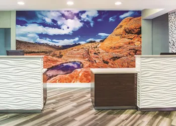 La Quinta Inn & Suites by Wyndham Las Vegas Summerlin Tech hotel thumbnail 3
