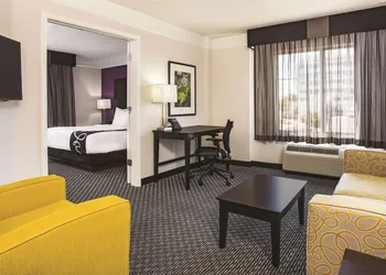 La Quinta Inn & Suites by Wyndham Las Vegas Summerlin Tech hotel thumbnail 7