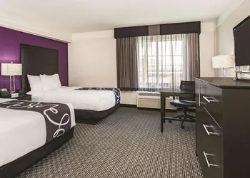 La Quinta Inn & Suites by Wyndham Las Vegas Summerlin Tech hotel thumbnail 8