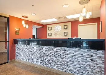 Comfort Suites Beachside hotel thumbnail 3