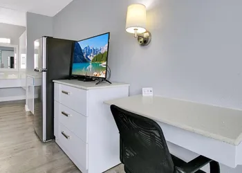 Home 1 Suites Extended Stay - Kissimmee hotel thumbnail 7