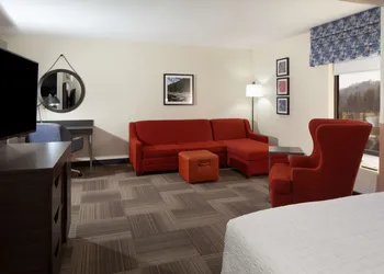 Hampton Inn Charleston-Southridge hotel thumbnail 8