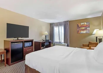 Clarion Pointe Durham Research Triangle Park hotel thumbnail 8