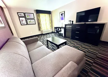 La Quinta Inn & Suites by Wyndham Orlando Universal area hotel thumbnail 5