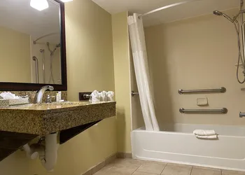 Quality Inn Flamingo hotel thumbnail 7