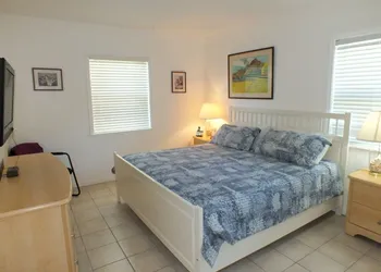 Holiday Isle Yacht Club hotel thumbnail 2