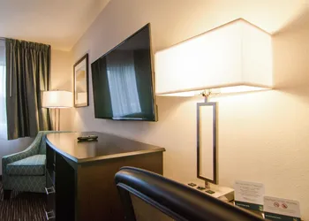 Cottage Grove Inn hotel thumbnail 8