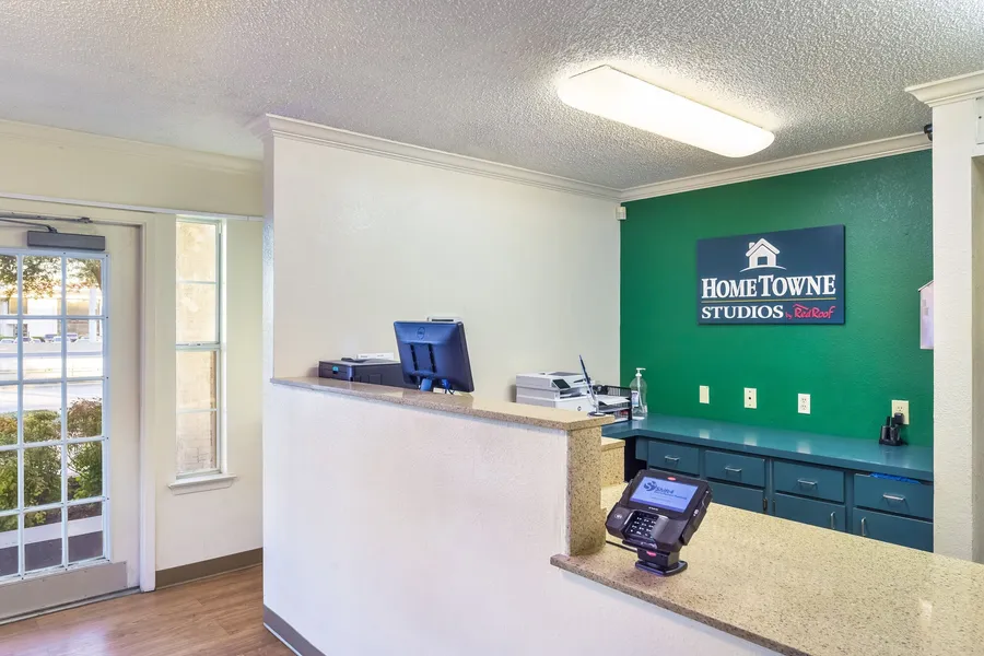 HomeTowne Studios By Red Roof Dallas - North Addison/ Tollway hotel detail image 2