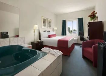 Days Inn & Suites by Wyndham Romeoville hotel thumbnail 2