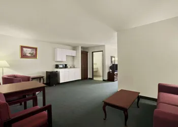 Days Inn & Suites by Wyndham Romeoville hotel thumbnail 3