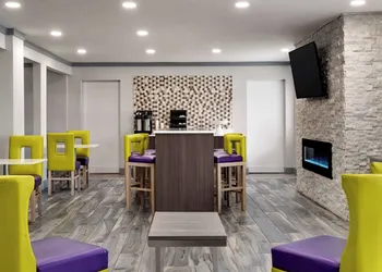 La Quinta Inn by Wyndham Birmingham - Inverness hotel thumbnail 4