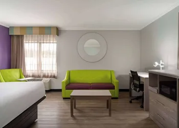 La Quinta Inn by Wyndham Birmingham - Inverness hotel thumbnail 7