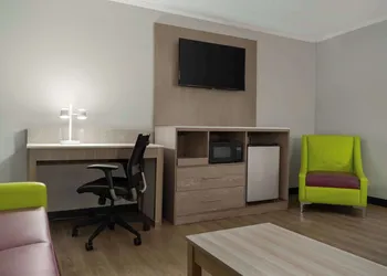 La Quinta Inn by Wyndham Birmingham - Inverness hotel thumbnail 8