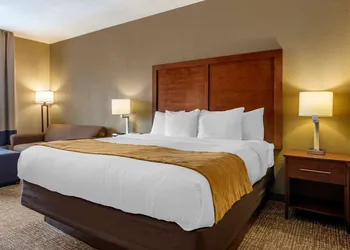 Comfort Inn Shelbyville North hotel thumbnail 6