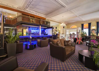 LHotel Montreal hotel thumbnail 4