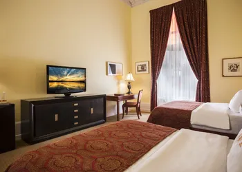 LHotel Montreal hotel thumbnail 8