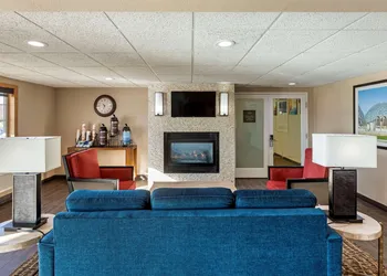 Comfort Inn & Suites Jackson - West Bend hotel thumbnail 3