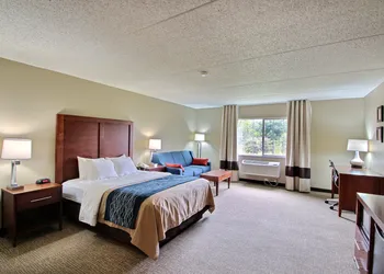 Comfort Inn & Suites Jackson - West Bend hotel thumbnail 5