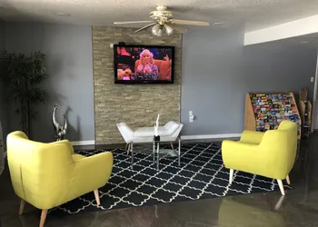 Super 8 by Wyndham San Antonio Pearl District / Downtown hotel thumbnail 8