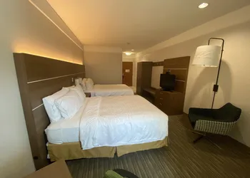 Holiday Inn Express & Suites Galveston West-Seawall by IHG hotel thumbnail 3