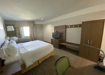 Holiday Inn Express & Suites Galveston West-Seawall by IHG hotel thumbnail 6