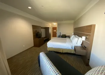 Holiday Inn Express & Suites Galveston West-Seawall hotel thumbnail 7
