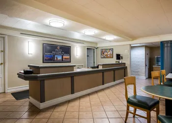 La Quinta Inn by Wyndham Norfolk Virginia Beach hotel thumbnail 2